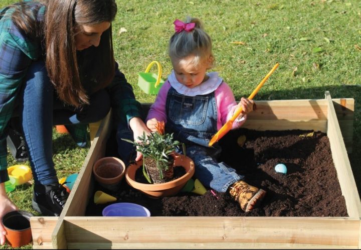 mini jardim com crianças