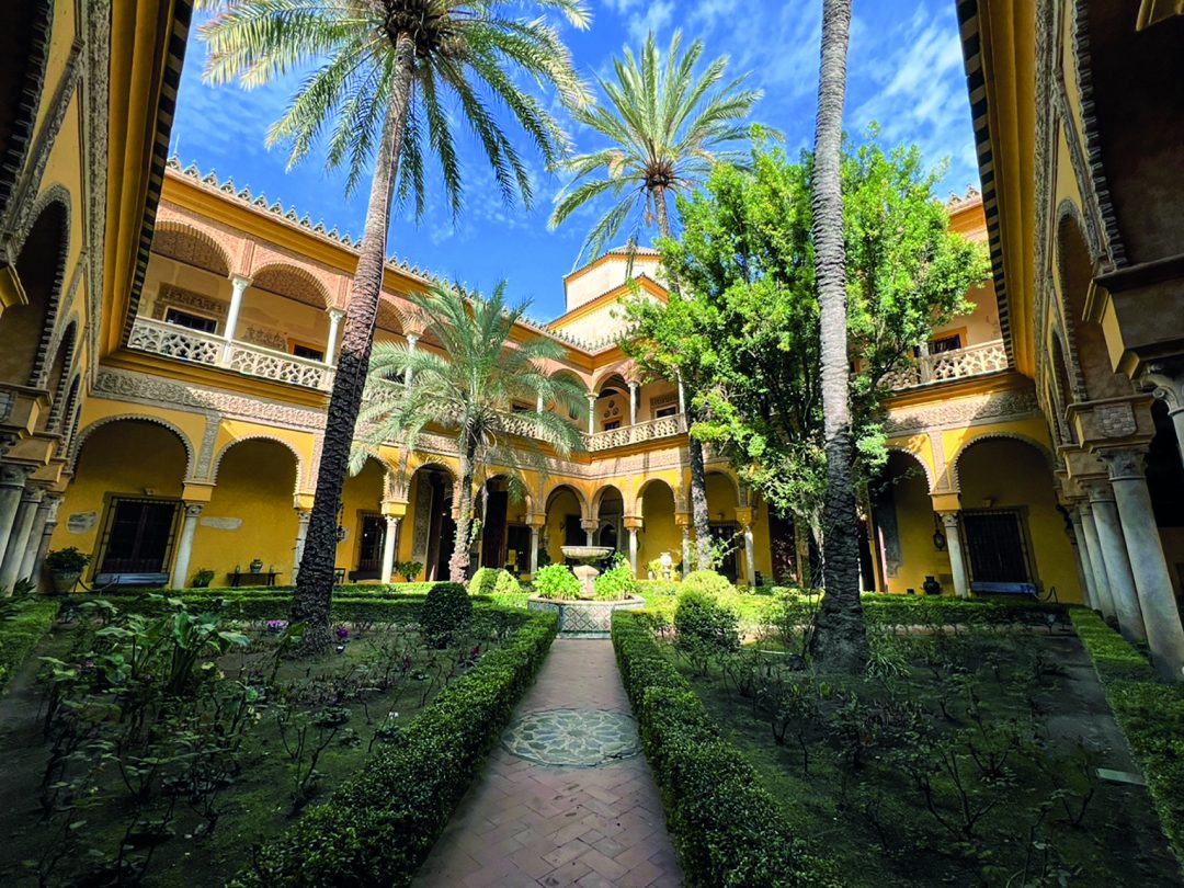 Palacio De Las Duenas Patio Principal Revista Jardins