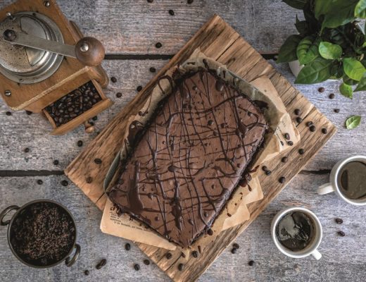 Bolo de chocolate e borras de café