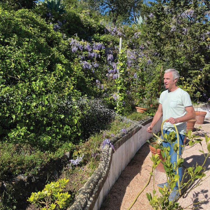 No jardim com José Luís Vasconcelos e Sousa