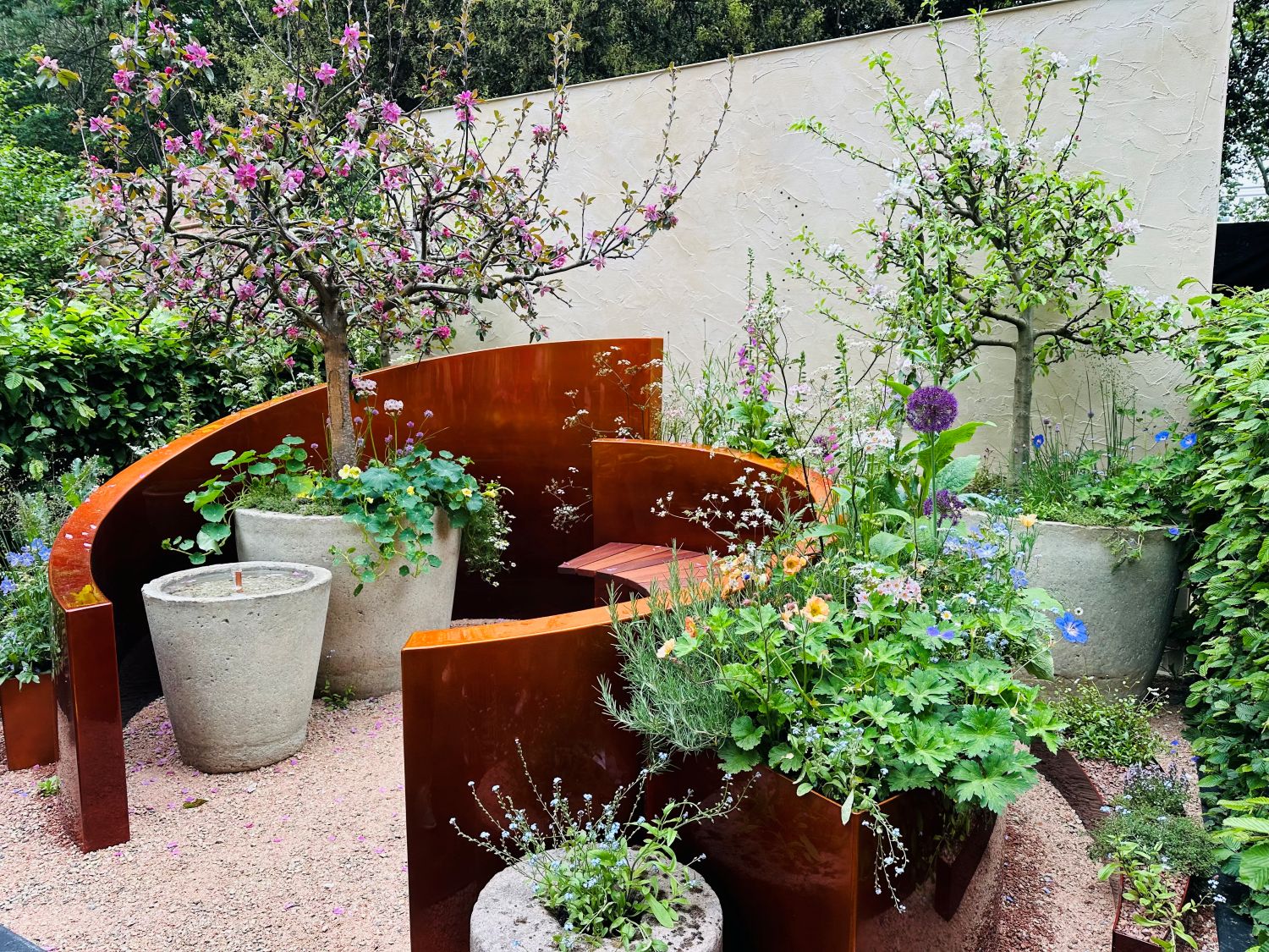 ALZHEIMERS SOCIETY MINDS GARDEN-2 (1) chelsea flower show